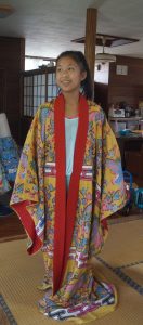最後におまけの紅型体験！？②　Try on Bingata Kimono. 